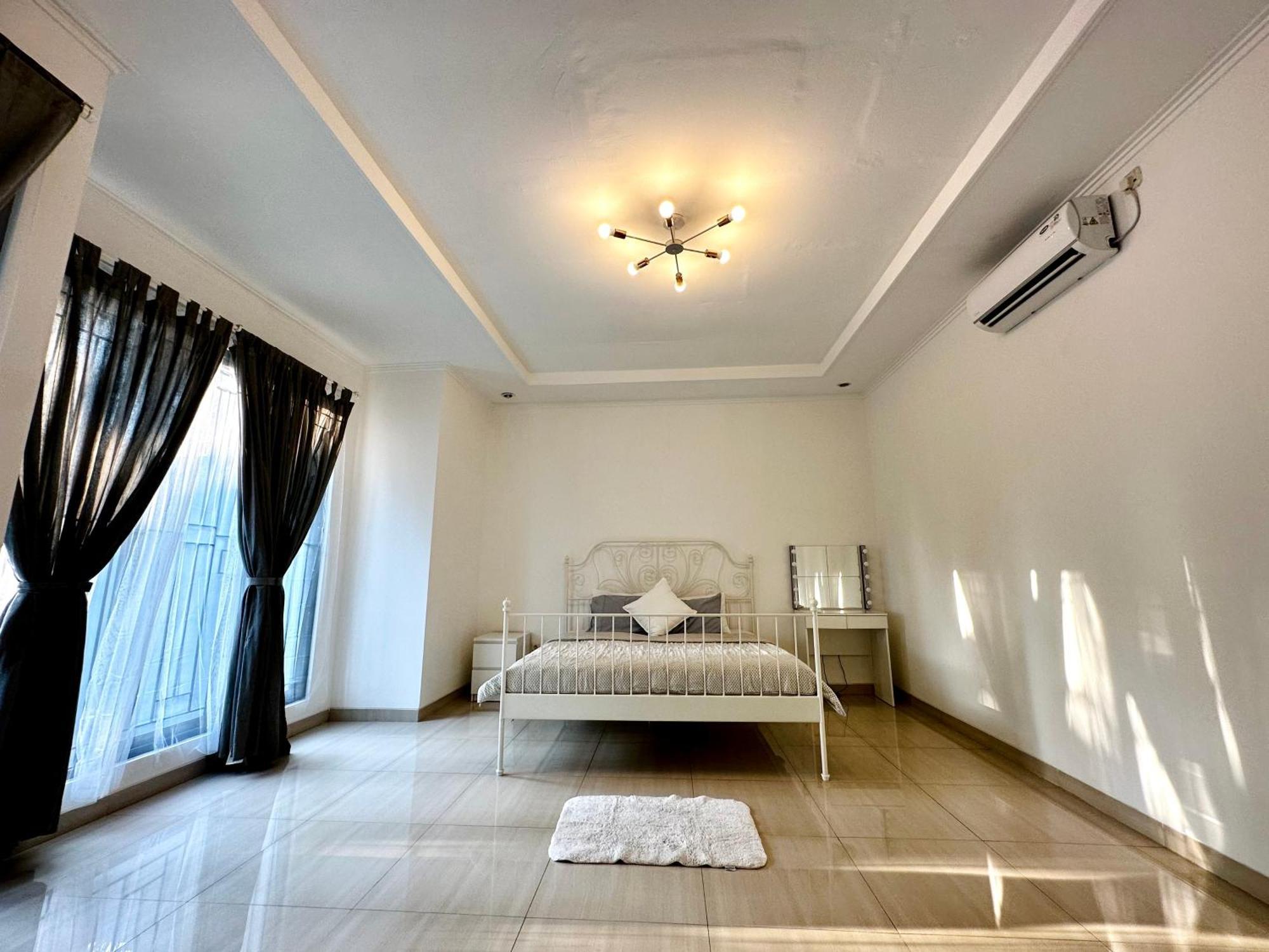 4-Bedroom Home In South Jakarta Nuansa Swadarma Residence By Le Ciel Hospitality Luaran gambar