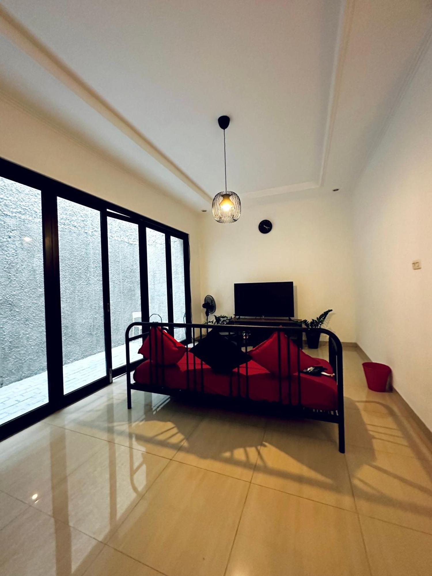 4-Bedroom Home In South Jakarta Nuansa Swadarma Residence By Le Ciel Hospitality Luaran gambar