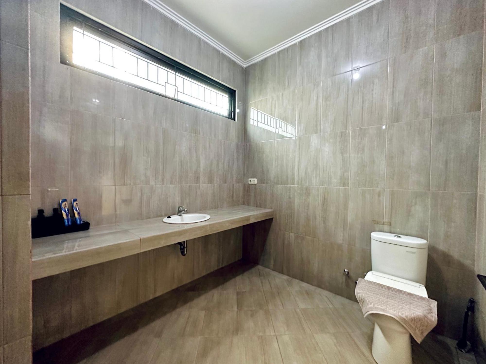 4-Bedroom Home In South Jakarta Nuansa Swadarma Residence By Le Ciel Hospitality Bilik gambar